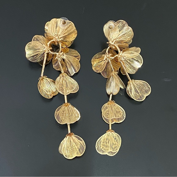 Unique Gold-tone Lightweight Cascading 3D Flower Statement Dangle Earrings 22g - Picture 8 of 14